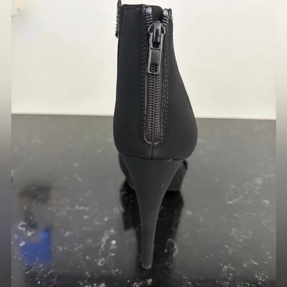 BRAND NEW Black Laser-Cut Strappy High Heel Sandals - Picture 4 of 4